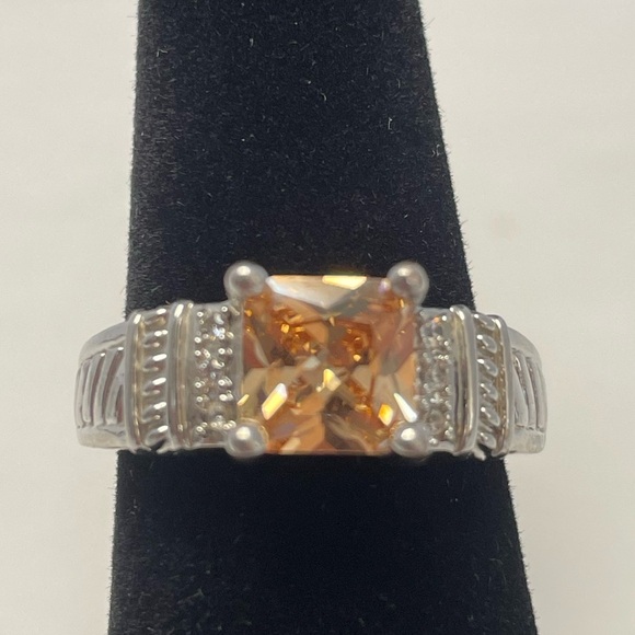 Peach rhinestone and cubic zirconia ring. Stamped JS. Size 6.75 - Picture 1 of 8